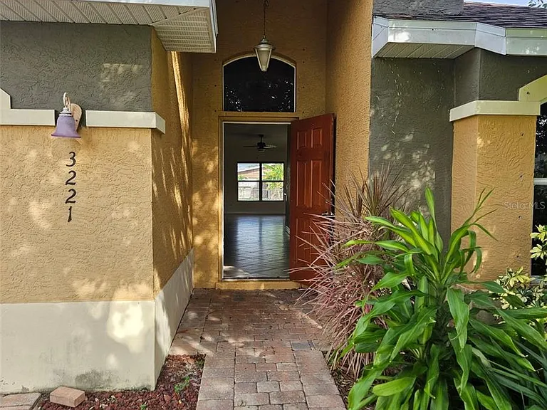 3221 SW Santa Barbara Pl — Photo 2