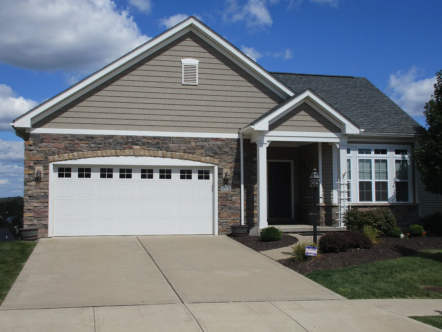 125 Cobblestone Dr photo 1