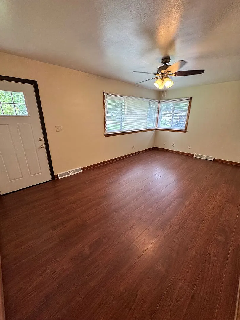 4409 Sunnybrook Dr — Photo 2