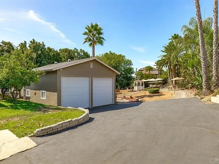 2039 Lemon Ave — Photo 7