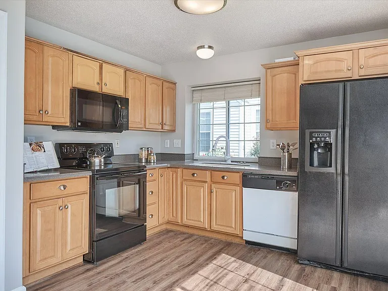 6226 Oakglen Dr — Photo 4