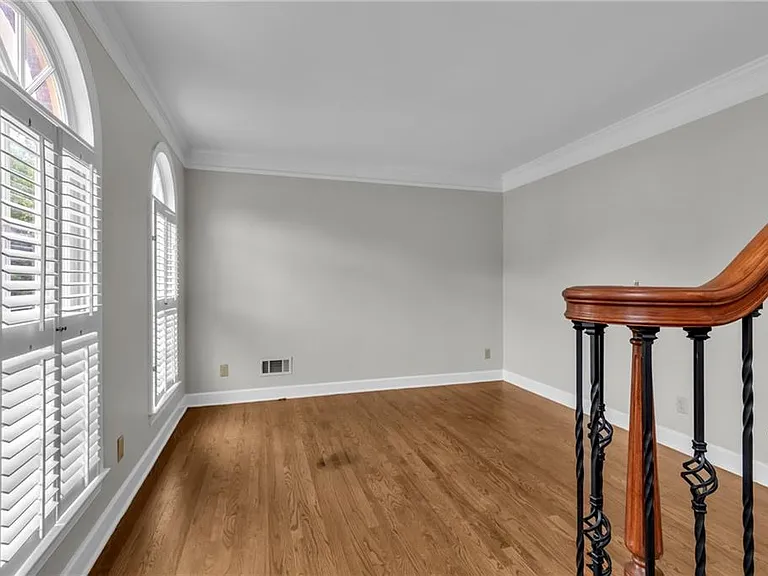 1085 Castle Pointe Ln — Photo 4