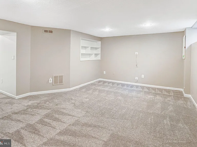 3234 Foothill St — Photo 18