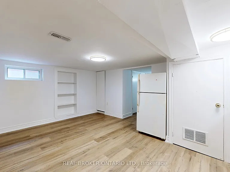 102 Bowie Ave #BASEMENT — Photo 4
