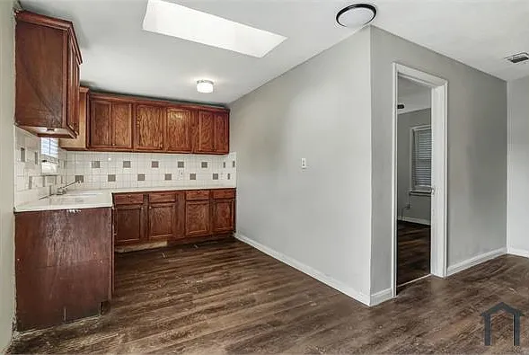 3604 Sydney St — Photo 5