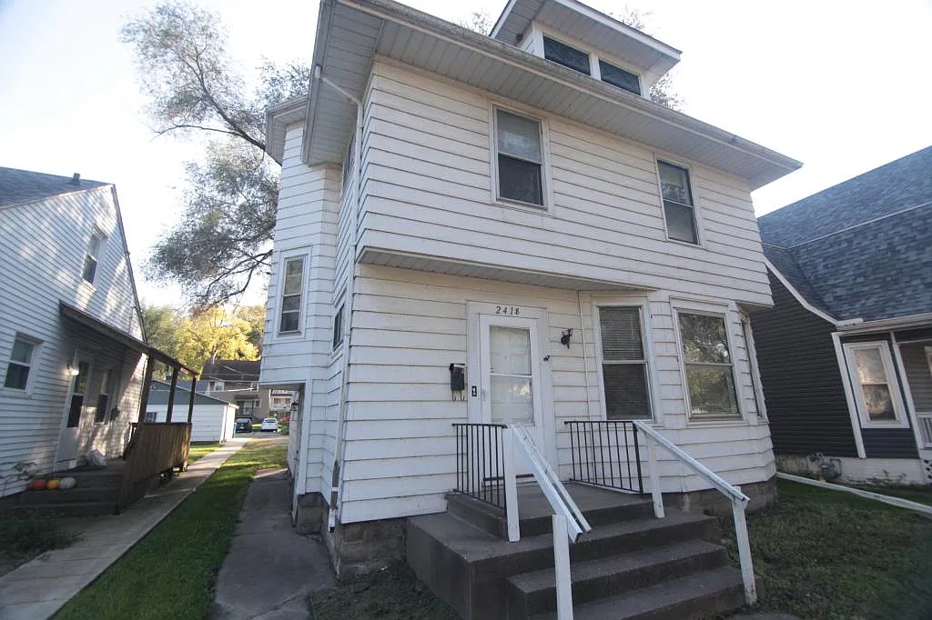 2418 6th Ave — Photo 1