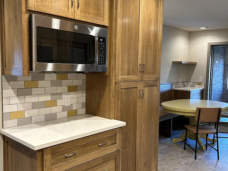 Kitchen, coffee bar & breakfast nook