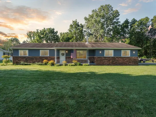 615 Crestview Dr, Corunna, MI 48817