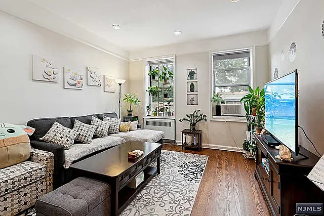 1 bed, $2,190 — Photo 2