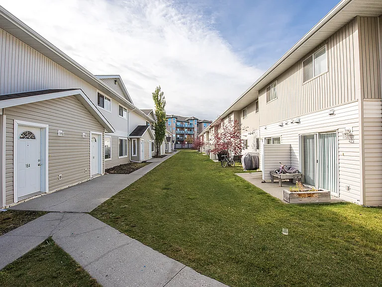 180 Bridgeport Blvd — Photo 3