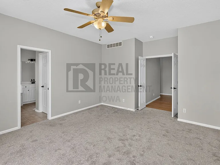 2305 NE Hanover Ct — Photo 18