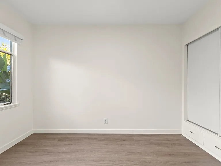 (El/Fe/Yo:B) 2648-2662 23rd Street — Photo 6