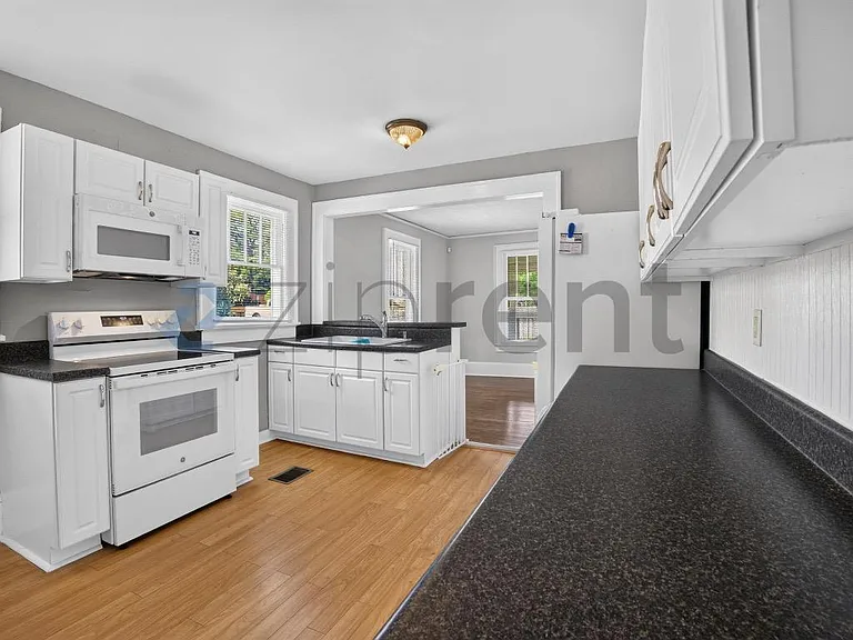 241 Stovall St SE — Photo 18
