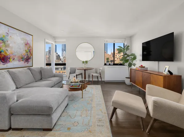 445 West 19th Street image 1 of 8