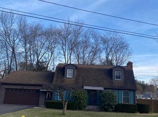 2 Ernest Ln, Holyoke, MA 01040