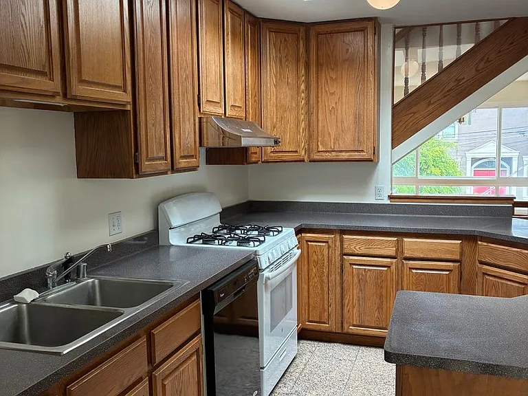 3041 Buchanan St — Photo 9
