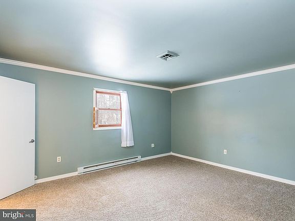 5th image of 390 W Pine St