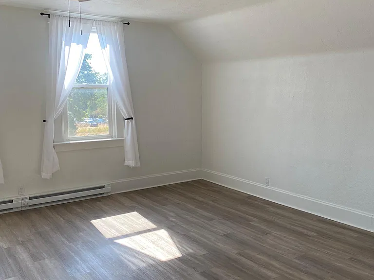 226 W Shannon Ave — Photo 6