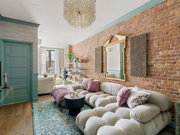 172 Schaefer Street image 2 of 23