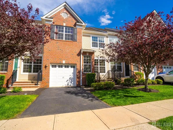 2438 Canterbury Ln, North Brunswick, NJ 08902