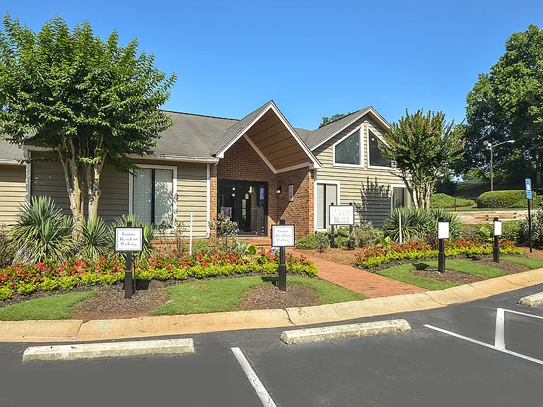Ashland Pines Apartments — Photo 1