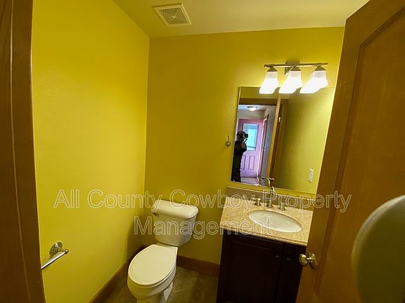 4th image of 4123 Moraine St