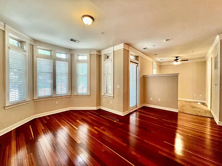 2810 Selwyn Ave #111 — Photo 18