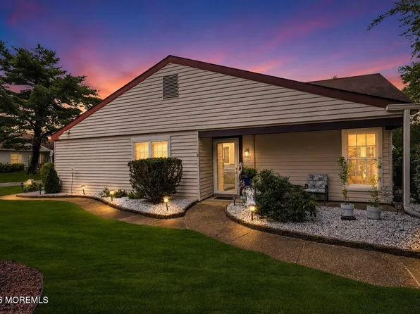 492 A New Castle Court, Manchester, NJ 08759