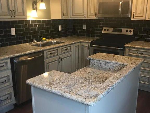 3rd image of 165 Balmoral Ave