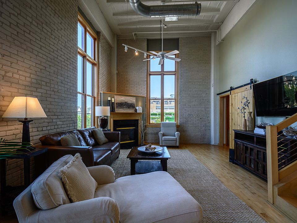 1st image of 1325 N Van Buren St APT 309