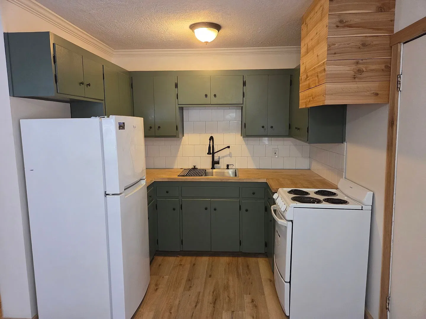 Comfortable Mountain Living in Twain Harte 2-Bedroom with Extras! — Photo 2