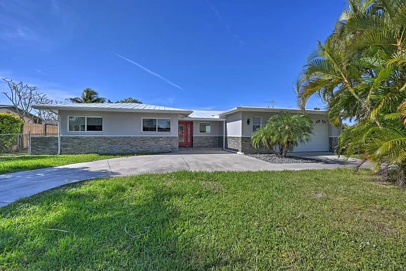 5330 Bayshore Ave — Photo 1