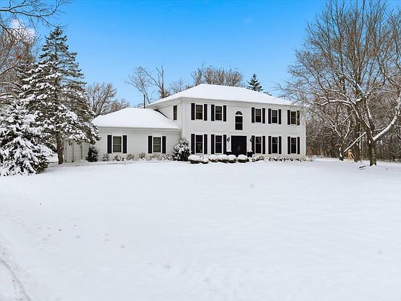 3rd image of 12 Crestview Ln