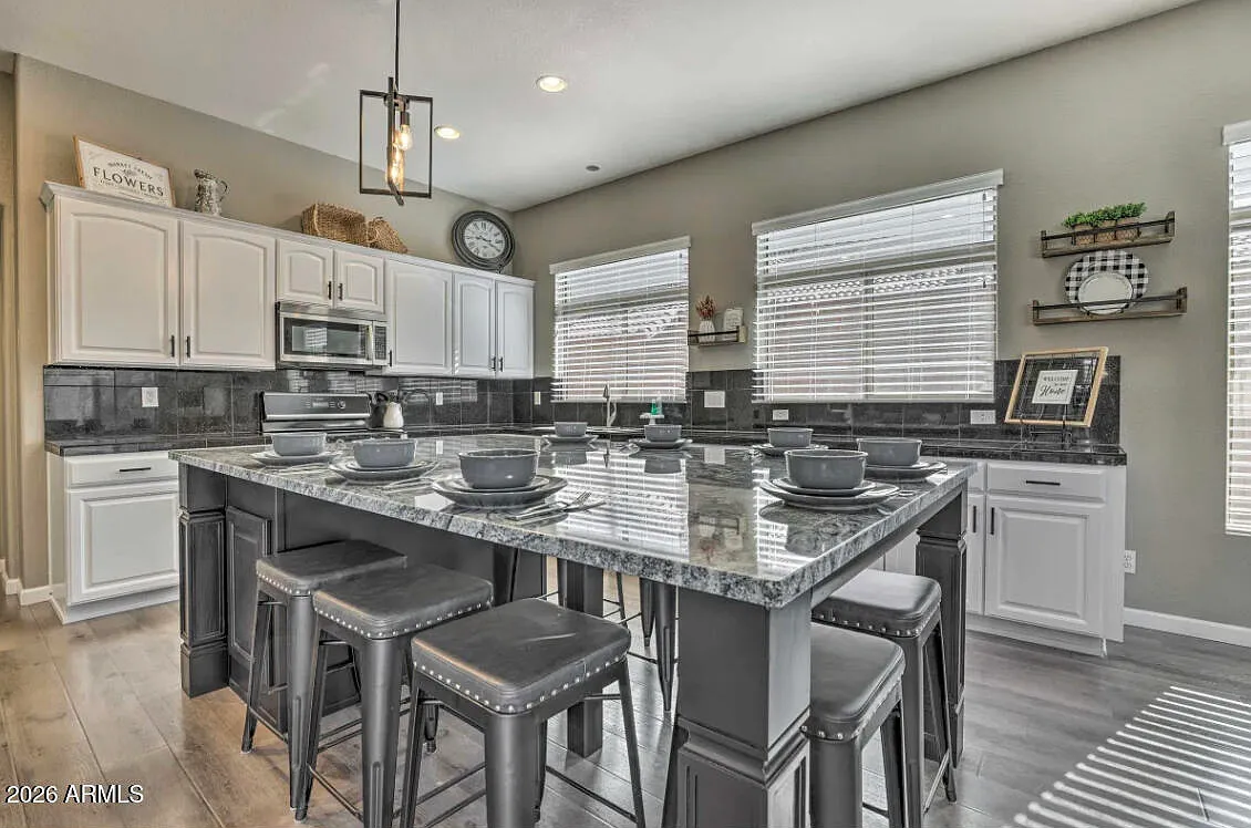 4 bed, 2.0 bath, 2195 sqft, $3,400 — Photo 1