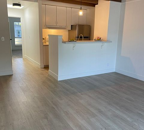 4th image of 436 Klute St #9