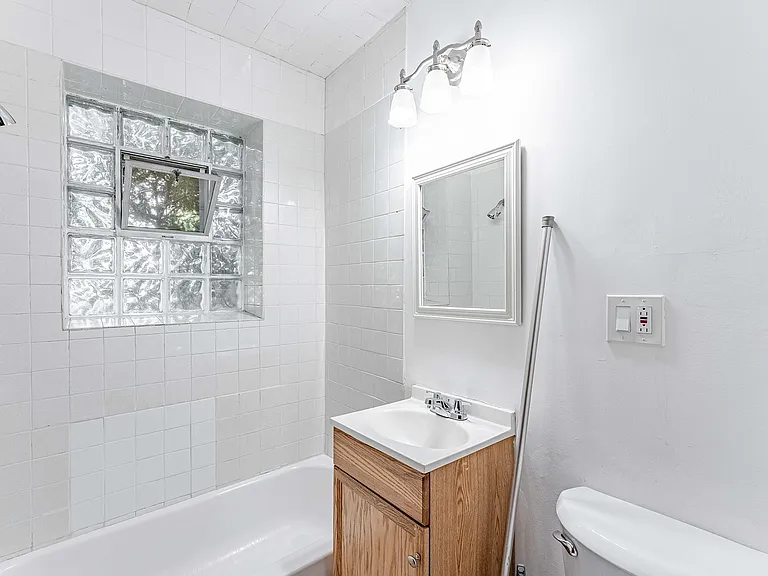 2557 N Lockwood Ave #1 — Photo 6