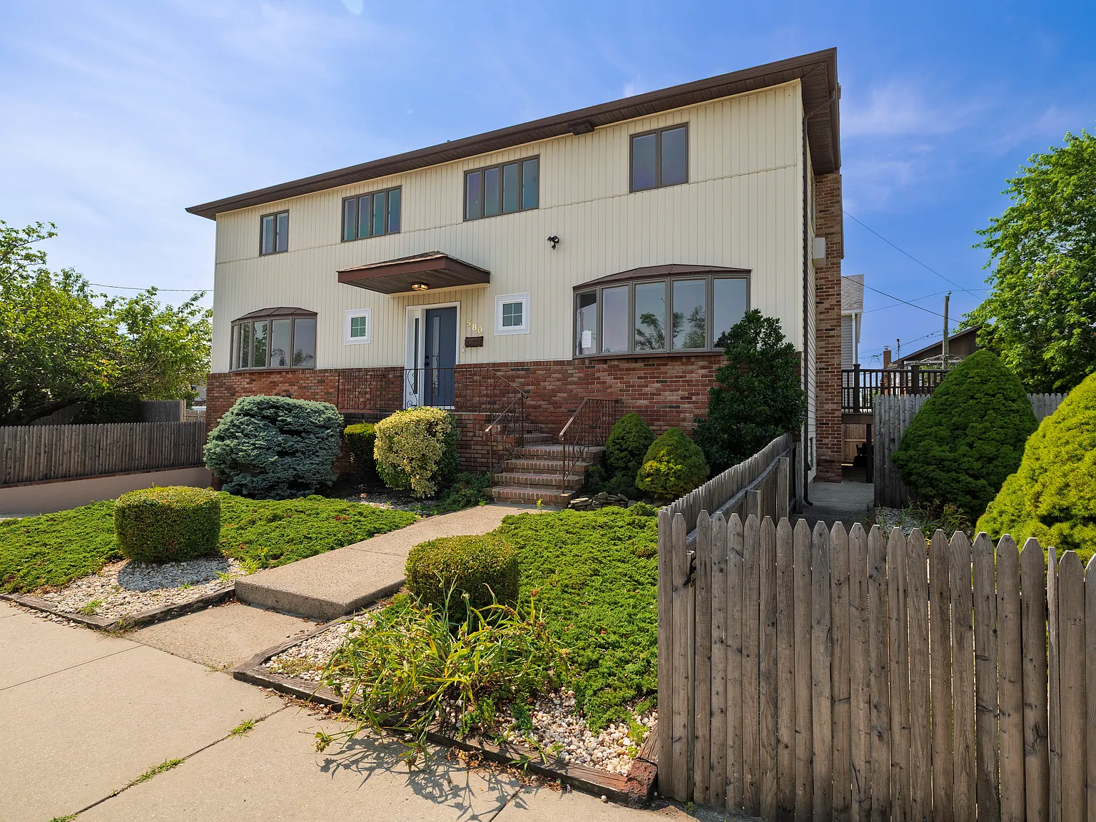 3 bed, 2.5 bath, 1620 sqft, $4,800 — Photo 2