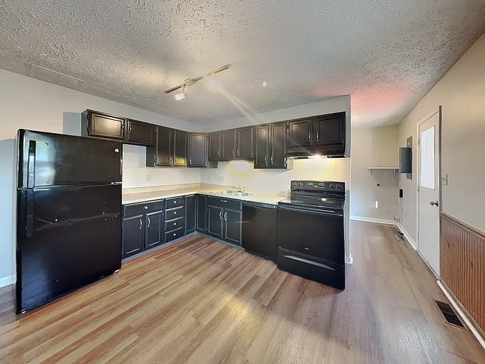 1502 Elizabeth Dr — Photo 8