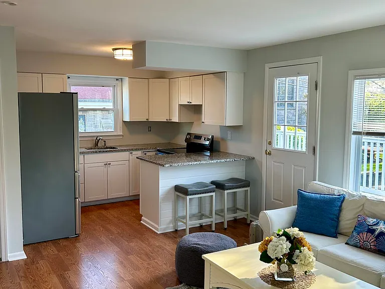 433 Garfield Ln — Photo 3