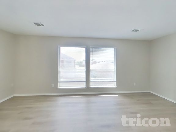 3rd image of 220 Flatwood Dr