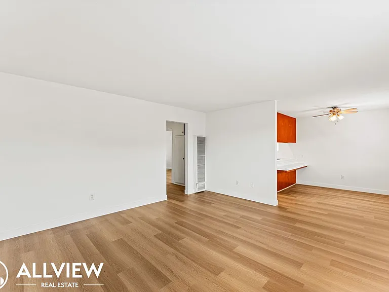 16682 Bartlett Ln — Photo 2