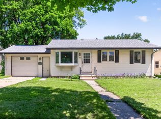 207 River Dr, Dekalb, IL 60115