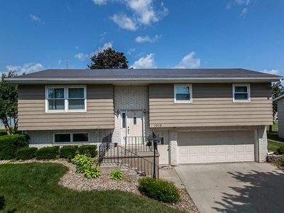 1019 8th St SE, Dyersville, IA, 52040