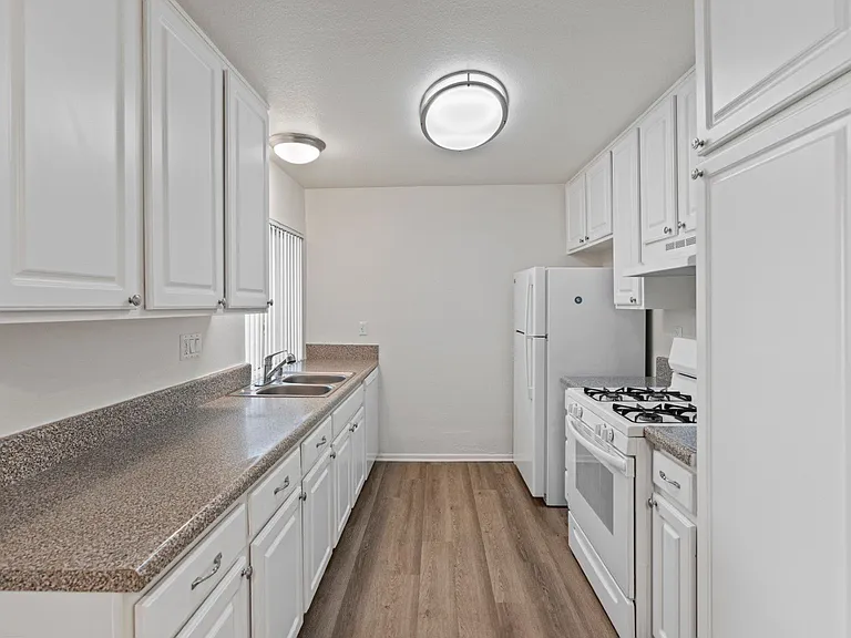 Bradbury Park Apartments — Photo 29