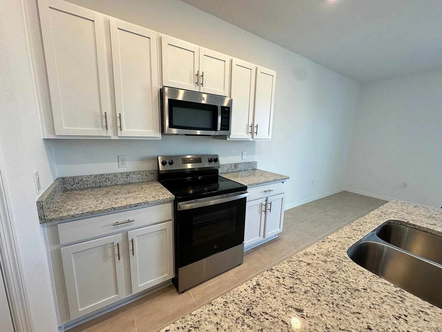 7815 Waterscape Dr — Photo 2