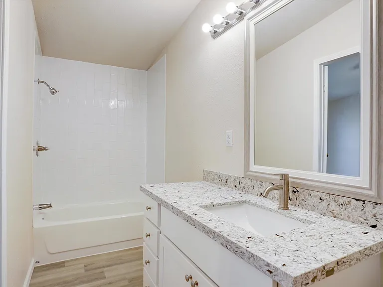 5806 S Highway 35 — Photo 12