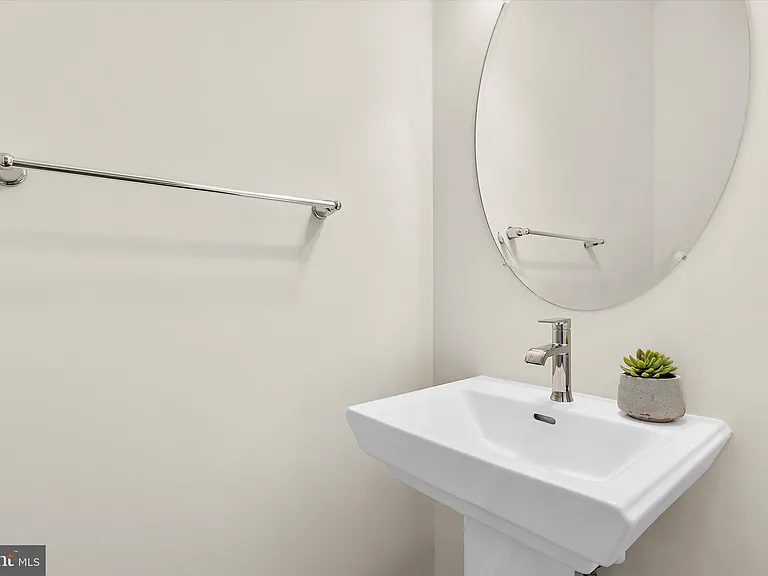 1102 Thomas Trl — Photo 35