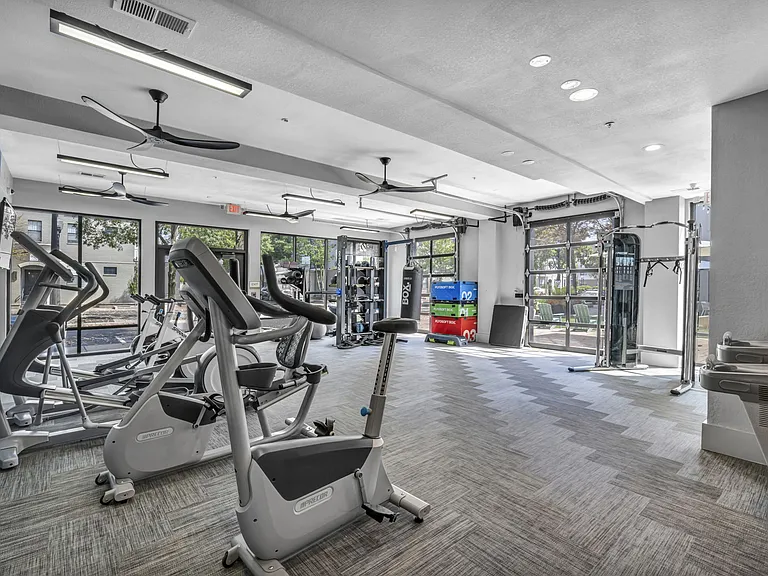 24/7 fitness center