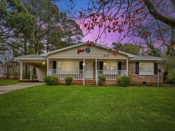 1405 Keswick Dr, Fayetteville, NC 28304