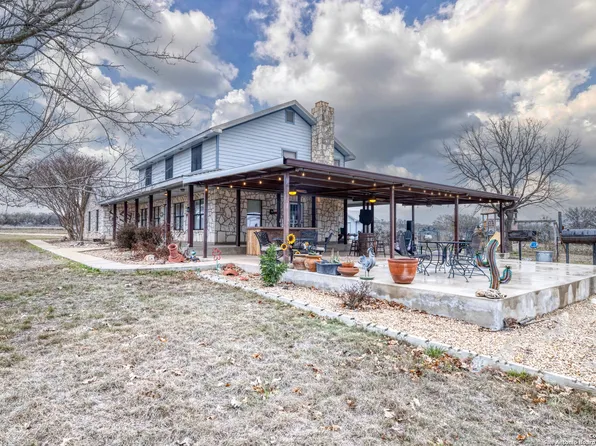 1857 CR 400, Uvalde, TX 78801